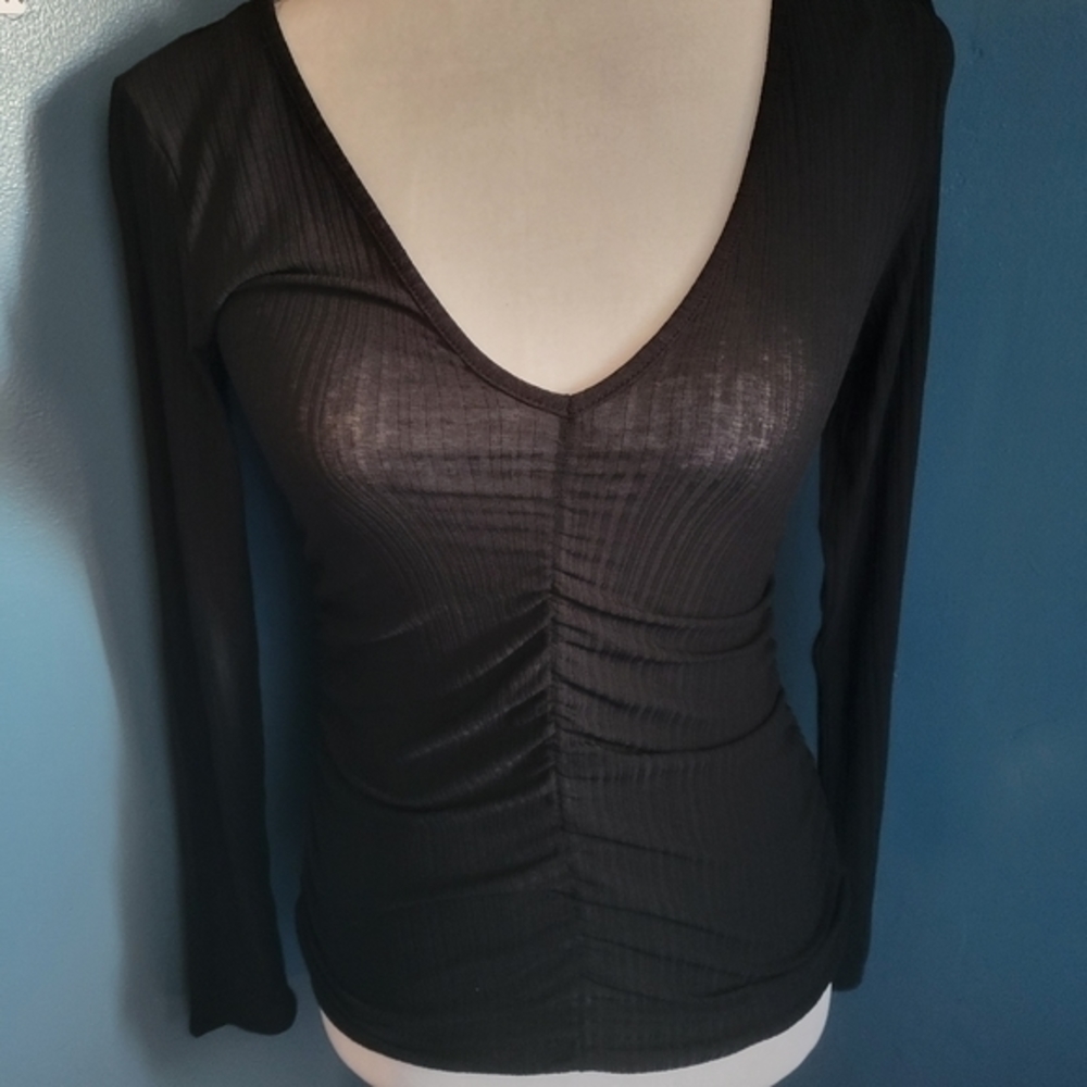 Socialite NWOT‎ size small black ruched blouse